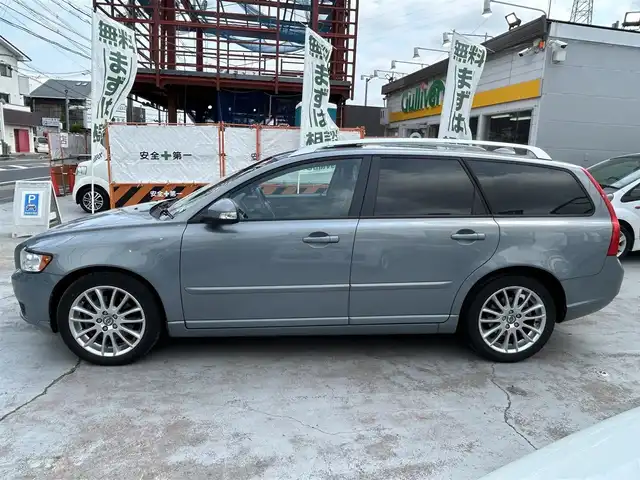 ボルボ Ｖ５０ 2．0 クラシック 京都府 2012(平24)年 5.4万km カメレオンブルーメタリック  社外HDDナビ/ レザーシート/　・前席パワーシート/　・前席シートヒーター/ サンルーフ/ クルーズコントロール/ ETC/ 12Vシガーソケット/ センターコンソール/ 電動格納ミラー/ HIDヘッドライト/ フォグライト/ 純正17インチアルミホイール/ ルーフレール