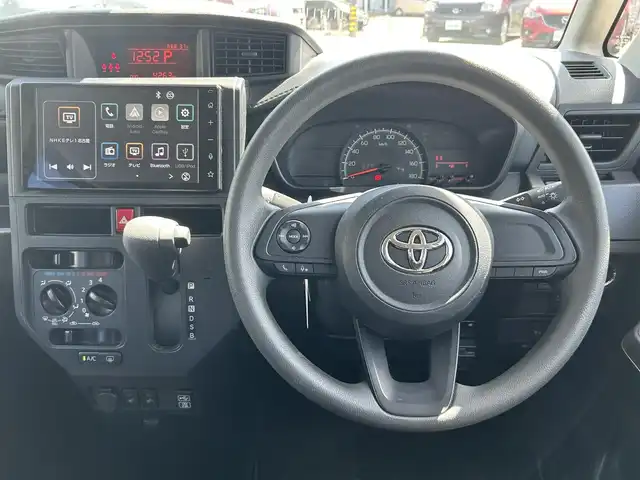 トヨタ ルーミー X 愛知県 2023(令5)年 0.5万km レーザーブルークリスタルシャイン スマートキー/プッシュスタート/純正ディスプレイオーディオ/TV/BT/バックカメラ/片側パワースライドドア /スマートアシスト/前後ドライブレコーダー/アイドリングストップ/前席シートヒーター /純正フロアマット/純正ドアバイザー/取説、保証書/スペアキー