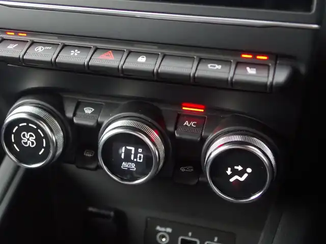 ルノー ルノー キャプチャー インテンス テックパック 埼玉県 2023(令5)年 2.1万km パール ブラックレザーシート/アダプティブクルーズコントロール/androidauto/パークセンサー/ブラインドスポットモニター/全周囲カメラ/純正ディスプレイオーディオ/ETC/シートヒーター/純正AWスタッドレスタイヤ積み込み