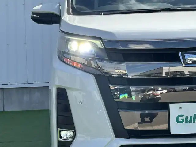 トヨタ ノア Si ダブルバイビーⅡ 香川県 2019(令1)年 6.5万km ホワイトパールクリスタルシャイン 禁煙車/トヨタセーフティセンス/・プリクラッシュセーフティ/・レーンディパーチャーアラート/純正9インチナビ/バックカメラ/両側パワースライドドア/ハーフレザーシート/革巻ステアリング/ステアリングリモコン/LEDヘッドライト/クルーズコントロール/リアロールサンシェード/スマートキー/プッシュスタート