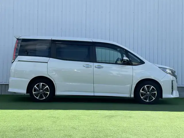 トヨタ ノア Si ダブルバイビーⅡ 香川県 2019(令1)年 6.5万km ホワイトパールクリスタルシャイン 禁煙車/トヨタセーフティセンス/・プリクラッシュセーフティ/・レーンディパーチャーアラート/純正9インチナビ/バックカメラ/両側パワースライドドア/ハーフレザーシート/革巻ステアリング/ステアリングリモコン/LEDヘッドライト/クルーズコントロール/リアロールサンシェード/スマートキー/プッシュスタート