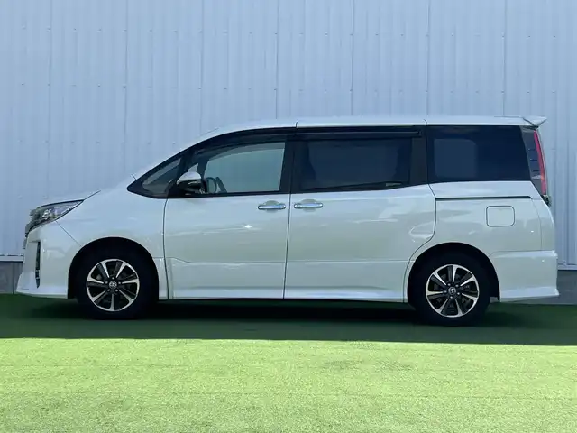 トヨタ ノア Si ダブルバイビーⅡ 香川県 2019(令1)年 6.5万km ホワイトパールクリスタルシャイン 禁煙車/トヨタセーフティセンス/・プリクラッシュセーフティ/・レーンディパーチャーアラート/純正9インチナビ/バックカメラ/両側パワースライドドア/ハーフレザーシート/革巻ステアリング/ステアリングリモコン/LEDヘッドライト/クルーズコントロール/リアロールサンシェード/スマートキー/プッシュスタート