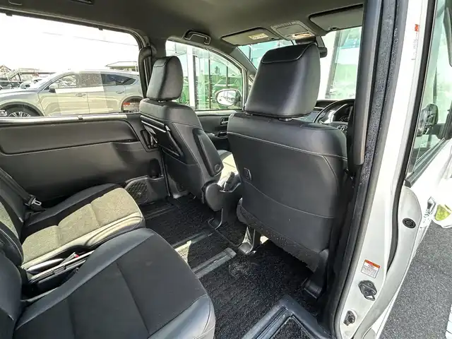 トヨタ ノア Si ダブルバイビーⅡ 香川県 2019(令1)年 6.5万km ホワイトパールクリスタルシャイン 禁煙車/トヨタセーフティセンス/・プリクラッシュセーフティ/・レーンディパーチャーアラート/純正9インチナビ/バックカメラ/両側パワースライドドア/ハーフレザーシート/革巻ステアリング/ステアリングリモコン/LEDヘッドライト/クルーズコントロール/リアロールサンシェード/スマートキー/プッシュスタート