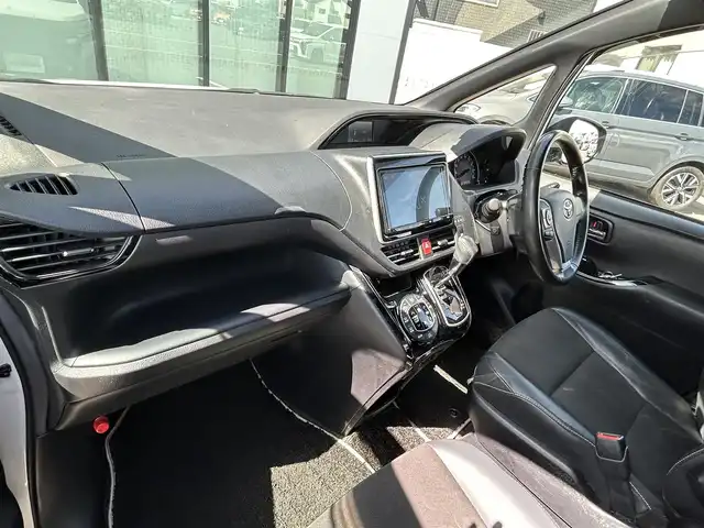 トヨタ ノア Si ダブルバイビーⅡ 香川県 2019(令1)年 6.5万km ホワイトパールクリスタルシャイン 禁煙車/トヨタセーフティセンス/・プリクラッシュセーフティ/・レーンディパーチャーアラート/純正9インチナビ/バックカメラ/両側パワースライドドア/ハーフレザーシート/革巻ステアリング/ステアリングリモコン/LEDヘッドライト/クルーズコントロール/リアロールサンシェード/スマートキー/プッシュスタート