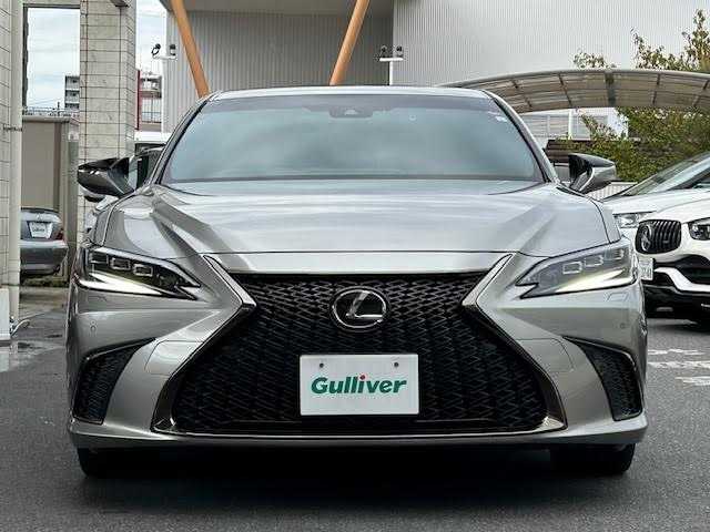 レクサス ＥＳ 300h Fスポーツ 東京都 2023(令5)年 3.2万km ソニックチタニウム ワンオーナー/セーフティプラス/純正SDナビ フルセグTV/Bluetooth USB FMAM/バックカメラ/サンルーフ/革シート/シートヒーター エアシート　（前席）/パワーシート　（前席）/シートメモリ/ステアリングヒーター/パワートランク/デジタルインナーミラー/プリクラッシュセーフティ/レーダークルーズコントロール/レーンアシスト/アダプティブハイビームシステム/ロードサインアシスト/先行車発信告知昨日/ドライバー異常時対応システム/パドルシフト/前後ドラレコ/ビルトインETC2.0/スペアキー/カードキー/保証書＆取扱説明書