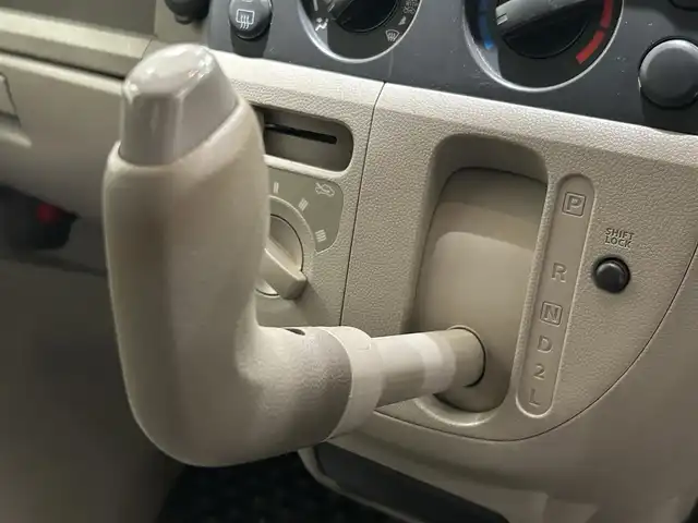 スズキ エブリイ PA 宮城県 2014(平26)年 4.8万km シルキーシルバーメタリック 純正オーディオ/・CD/AM/FM/ベンチシート（後部座席）/フルフラットシート（後部座席）/両側スライドドア/純正合皮シート/ハロゲンヘッドライト/純正ラバーマット/純正フロアマット/純正１２インチホイール/パワーウィンドウ/電動格納ミラー/ドアバイザー/コインホルダー