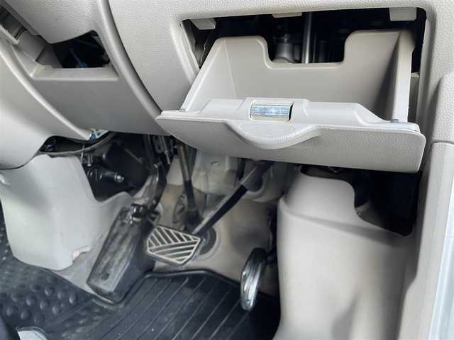 スズキ エブリイ PA 兵庫県 2014(平26)年 4.8万km シルキーシルバーメタリック 純正オーディオ/・CD/AM/FM/ベンチシート（後部座席）/フルフラットシート（後部座席）/両側スライドドア/純正合皮シート/ハロゲンヘッドライト/純正ラバーマット/純正フロアマット/純正１２インチホイール/パワーウィンドウ/電動格納ミラー/ドアバイザー/コインホルダー