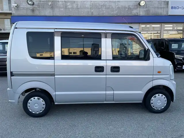 スズキ エブリイ PA 兵庫県 2014(平26)年 4.8万km シルキーシルバーメタリック 純正オーディオ/・CD/AM/FM/ベンチシート（後部座席）/フルフラットシート（後部座席）/両側スライドドア/純正合皮シート/ハロゲンヘッドライト/純正ラバーマット/純正フロアマット/純正１２インチホイール/パワーウィンドウ/電動格納ミラー/ドアバイザー/コインホルダー