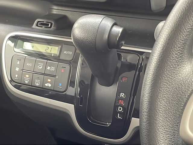 ホンダ Ｎ ＢＯＸ G Lパッケージ 千葉県 2014(平26)年 6.7万km プレミアムホワイトパール 純正ナビ【VXM-145VFi】/バックカメラ/ETC/両側パワースライドドア/純正フロアマット/純正ドアバイザー/アイドリングストップ/横滑り防止機能/プッシュスタート/純正14インチアルミホイール/電格ウィンカーミラー/スマートキー/スペアキー