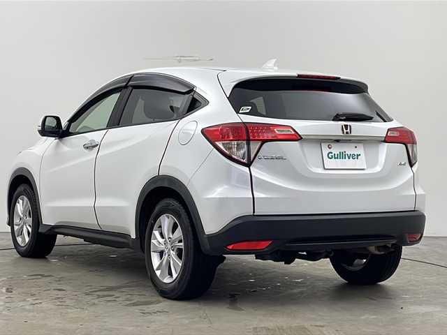 ホンダ ヴェゼル X ホンダセンシング 秋田県 2018(平30)年 14.5万km プラチナホワイトパール 社外ナビ　ＣＮ－ＲＡ０４Ｄ/・フルセグテレビ/・ＢＴ/・ＣＤ、ＤＶＤ、ＳＤ/・ラジオ/・ＵＳＢ/・ＨＤＭＩ/フロントワイパーデアイサー/前席シートヒーター/電動格納ミラー/ステアリングスイッチ/横滑り防止装置/レーンキープアシスト/オートライト/サマータイヤ　ゴムのみ積載　215/60R16