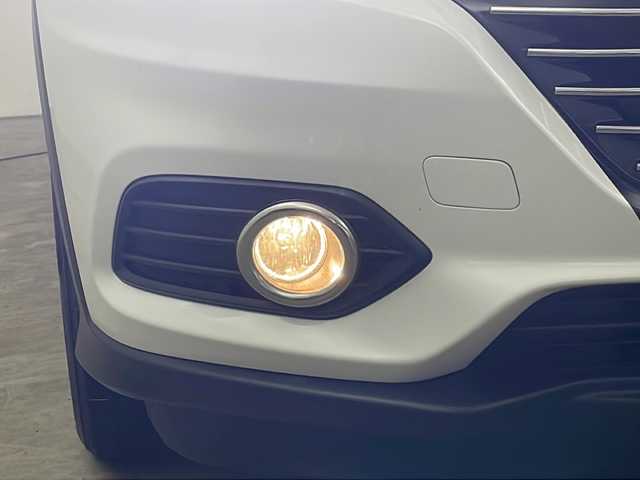 ホンダ ヴェゼル X ホンダセンシング 秋田県 2018(平30)年 14.5万km プラチナホワイトパール 社外ナビ　ＣＮ－ＲＡ０４Ｄ/・フルセグテレビ/・ＢＴ/・ＣＤ、ＤＶＤ、ＳＤ/・ラジオ/・ＵＳＢ/・ＨＤＭＩ/フロントワイパーデアイサー/前席シートヒーター/電動格納ミラー/ステアリングスイッチ/横滑り防止装置/レーンキープアシスト/オートライト/サマータイヤ　ゴムのみ積載　215/60R16