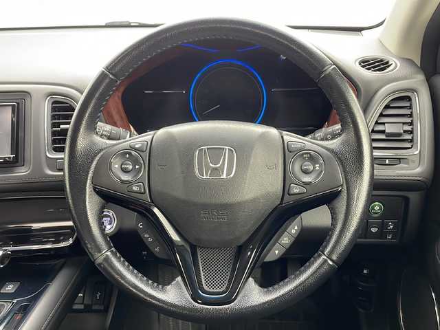 ホンダ ヴェゼル X ホンダセンシング 秋田県 2018(平30)年 14.5万km プラチナホワイトパール 社外ナビ　ＣＮ－ＲＡ０４Ｄ/・フルセグテレビ/・ＢＴ/・ＣＤ、ＤＶＤ、ＳＤ/・ラジオ/・ＵＳＢ/・ＨＤＭＩ/フロントワイパーデアイサー/前席シートヒーター/電動格納ミラー/ステアリングスイッチ/横滑り防止装置/レーンキープアシスト/オートライト/サマータイヤ　ゴムのみ積載　215/60R16