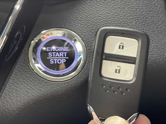 ホンダ ヴェゼル X ホンダセンシング 秋田県 2018(平30)年 14.5万km プラチナホワイトパール 社外ナビ　ＣＮ－ＲＡ０４Ｄ/・フルセグテレビ/・ＢＴ/・ＣＤ、ＤＶＤ、ＳＤ/・ラジオ/・ＵＳＢ/・ＨＤＭＩ/フロントワイパーデアイサー/前席シートヒーター/電動格納ミラー/ステアリングスイッチ/横滑り防止装置/レーンキープアシスト/オートライト/サマータイヤ　ゴムのみ積載　215/60R16