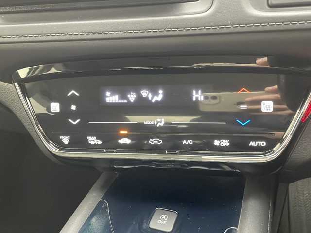 ホンダ ヴェゼル X ホンダセンシング 秋田県 2018(平30)年 14.5万km プラチナホワイトパール 社外ナビ　ＣＮ－ＲＡ０４Ｄ/・フルセグテレビ/・ＢＴ/・ＣＤ、ＤＶＤ、ＳＤ/・ラジオ/・ＵＳＢ/・ＨＤＭＩ/フロントワイパーデアイサー/前席シートヒーター/電動格納ミラー/ステアリングスイッチ/横滑り防止装置/レーンキープアシスト/オートライト/サマータイヤ　ゴムのみ積載　215/60R16