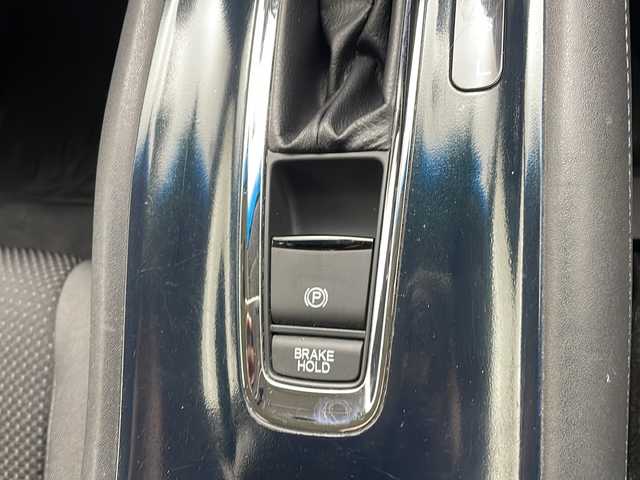 ホンダ ヴェゼル X ホンダセンシング 秋田県 2018(平30)年 14.5万km プラチナホワイトパール 社外ナビ　ＣＮ－ＲＡ０４Ｄ/・フルセグテレビ/・ＢＴ/・ＣＤ、ＤＶＤ、ＳＤ/・ラジオ/・ＵＳＢ/・ＨＤＭＩ/フロントワイパーデアイサー/前席シートヒーター/電動格納ミラー/ステアリングスイッチ/横滑り防止装置/レーンキープアシスト/オートライト/サマータイヤ　ゴムのみ積載　215/60R16