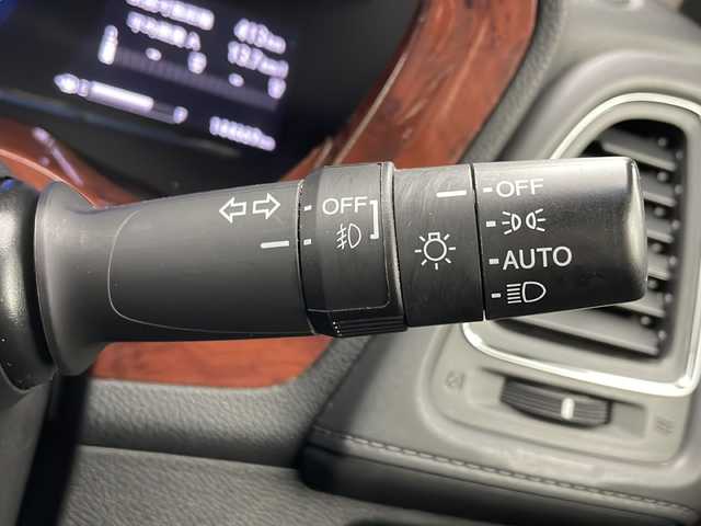 ホンダ ヴェゼル X ホンダセンシング 秋田県 2018(平30)年 14.5万km プラチナホワイトパール 社外ナビ　ＣＮ－ＲＡ０４Ｄ/・フルセグテレビ/・ＢＴ/・ＣＤ、ＤＶＤ、ＳＤ/・ラジオ/・ＵＳＢ/・ＨＤＭＩ/フロントワイパーデアイサー/前席シートヒーター/電動格納ミラー/ステアリングスイッチ/横滑り防止装置/レーンキープアシスト/オートライト/サマータイヤ　ゴムのみ積載　215/60R16