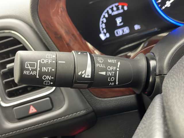 ホンダ ヴェゼル X ホンダセンシング 秋田県 2018(平30)年 14.5万km プラチナホワイトパール 社外ナビ　ＣＮ－ＲＡ０４Ｄ/・フルセグテレビ/・ＢＴ/・ＣＤ、ＤＶＤ、ＳＤ/・ラジオ/・ＵＳＢ/・ＨＤＭＩ/フロントワイパーデアイサー/前席シートヒーター/電動格納ミラー/ステアリングスイッチ/横滑り防止装置/レーンキープアシスト/オートライト/サマータイヤ　ゴムのみ積載　215/60R16