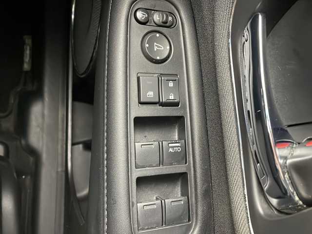 ホンダ ヴェゼル X ホンダセンシング 秋田県 2018(平30)年 14.5万km プラチナホワイトパール 社外ナビ　ＣＮ－ＲＡ０４Ｄ/・フルセグテレビ/・ＢＴ/・ＣＤ、ＤＶＤ、ＳＤ/・ラジオ/・ＵＳＢ/・ＨＤＭＩ/フロントワイパーデアイサー/前席シートヒーター/電動格納ミラー/ステアリングスイッチ/横滑り防止装置/レーンキープアシスト/オートライト/サマータイヤ　ゴムのみ積載　215/60R16