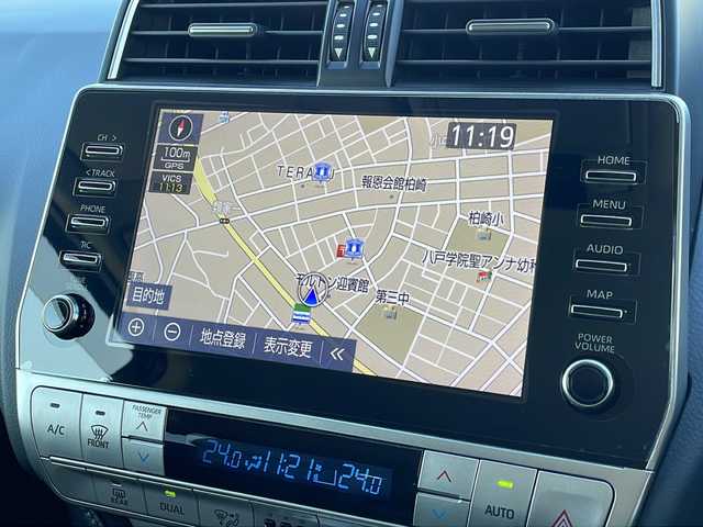 トヨタ ランドクルーザー プラド TX Lパッケージ 青森県 2023(令5)年 2.8万km アバンギャルドブロンズメタリック ワンオーナー/寒冷地仕様/純正メーカーナビ・フルセグTV/パノラミックビューモニター/黒革シート/前席エアシート・ヒーター/セーフティセンス/プリクラッシュセーフティ/レーダークルーズコントロール/レーンディパーチャーアラート/オートマチックハイビーム/OPブラインドスポットモニター/OPクリアランスソナー/ワイパーデアイサー/スマートキー一体式エンジンスターター/ビルトインETC2.0/LEDヘッドライト/LEDフォグランプ/リアフォグランプ/ブラックルーフレール/社外17インチアルミ夏タイヤ/純正17インチアルミスタッドレス車内/バッテリー2個