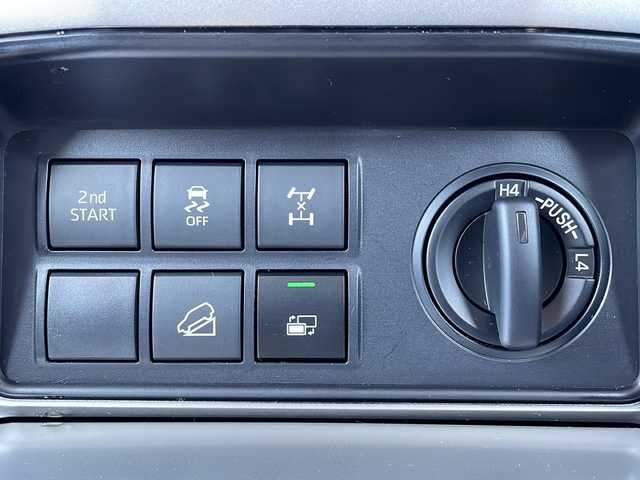 トヨタ ランドクルーザー プラド TX Lパッケージ 青森県 2023(令5)年 2.8万km アバンギャルドブロンズメタリック ワンオーナー/寒冷地仕様/純正メーカーナビ・フルセグTV/パノラミックビューモニター/黒革シート/前席エアシート・ヒーター/セーフティセンス/プリクラッシュセーフティ/レーダークルーズコントロール/レーンディパーチャーアラート/オートマチックハイビーム/OPブラインドスポットモニター/OPクリアランスソナー/ワイパーデアイサー/スマートキー一体式エンジンスターター/ビルトインETC2.0/LEDヘッドライト/LEDフォグランプ/リアフォグランプ/ブラックルーフレール/社外17インチアルミ夏タイヤ/純正17インチアルミスタッドレス車内/バッテリー2個