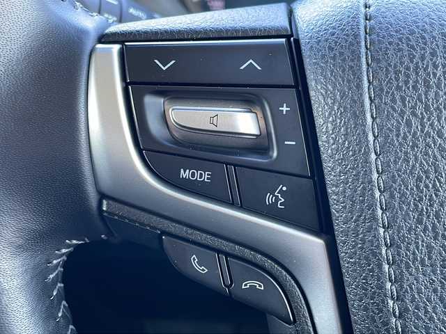 トヨタ ランドクルーザー プラド TX Lパッケージ 青森県 2023(令5)年 2.8万km アバンギャルドブロンズメタリック ワンオーナー/寒冷地仕様/純正メーカーナビ・フルセグTV/パノラミックビューモニター/黒革シート/前席エアシート・ヒーター/セーフティセンス/プリクラッシュセーフティ/レーダークルーズコントロール/レーンディパーチャーアラート/オートマチックハイビーム/OPブラインドスポットモニター/OPクリアランスソナー/ワイパーデアイサー/スマートキー一体式エンジンスターター/ビルトインETC2.0/LEDヘッドライト/LEDフォグランプ/リアフォグランプ/ブラックルーフレール/社外17インチアルミ夏タイヤ/純正17インチアルミスタッドレス車内/バッテリー2個