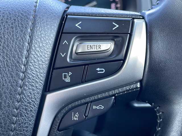 トヨタ ランドクルーザー プラド TX Lパッケージ 青森県 2023(令5)年 2.8万km アバンギャルドブロンズメタリック ワンオーナー/寒冷地仕様/純正メーカーナビ・フルセグTV/パノラミックビューモニター/黒革シート/前席エアシート・ヒーター/セーフティセンス/プリクラッシュセーフティ/レーダークルーズコントロール/レーンディパーチャーアラート/オートマチックハイビーム/OPブラインドスポットモニター/OPクリアランスソナー/ワイパーデアイサー/スマートキー一体式エンジンスターター/ビルトインETC2.0/LEDヘッドライト/LEDフォグランプ/リアフォグランプ/ブラックルーフレール/社外17インチアルミ夏タイヤ/純正17インチアルミスタッドレス車内/バッテリー2個