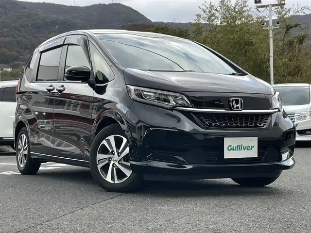 ホンダ フリード G ホンダセンシング 長崎県 2020(令2)年 4.2万km クリスタルブラックパール ワンオーナー/プッシュスタート/純正SDナビ/・AM/FM/CD/DVD/BT/TV/バックカメラ/純正フリップダウンモニター/両側パワースライドドア/ステアリングスイッチ/ハーフレザーシート/前席シートヒーター/アイドリングストップ/レーダークルーズコントロール/レーンキープアシスト/横滑り防止機能/前ドライブレコーダー/取扱説明書/ナビ取扱説明書/記録簿/スペアキー