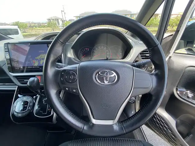 トヨタ ヴォクシー ZS 煌Ⅱ 福岡県 2019(平31)年 8.7万km ホワイトパールクリスタルシャイン ・1オーナー/・クルーズコントロール/・社外SDナビ/USB/Bluetooth/CD/DVD/・バックカメラ/・社外前後ドライブレコーダー/・フルセグ/・社外ETC/・純正16AW/・プッシュスタート/・アイドリングストップ/・スマートキー/・ウォークスルー/・オートライト/・LEDライト/・取扱説明書/・記録簿