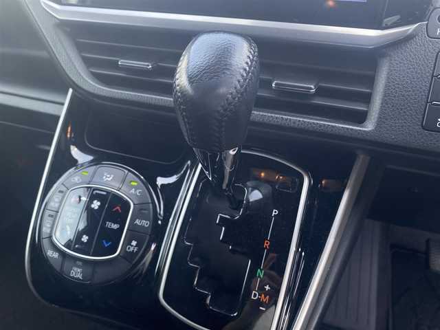 トヨタ ヴォクシー ZS 煌Ⅱ 福岡県 2019(平31)年 8.7万km ホワイトパールクリスタルシャイン ・1オーナー/・クルーズコントロール/・社外SDナビ/USB/Bluetooth/CD/DVD/・バックカメラ/・社外前後ドライブレコーダー/・フルセグ/・社外ETC/・純正16AW/・プッシュスタート/・アイドリングストップ/・スマートキー/・ウォークスルー/・オートライト/・LEDライト/・取扱説明書/・記録簿