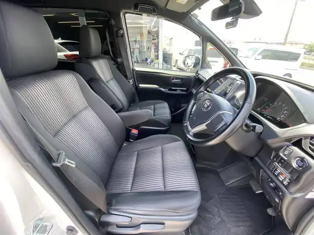 トヨタ ヴォクシー ZS 煌Ⅱ 福岡県 2019(平31)年 8.7万km ホワイトパールクリスタルシャイン ・1オーナー/・クルーズコントロール/・社外SDナビ/USB/Bluetooth/CD/DVD/・バックカメラ/・社外前後ドライブレコーダー/・フルセグ/・社外ETC/・純正16AW/・プッシュスタート/・アイドリングストップ/・スマートキー/・ウォークスルー/・オートライト/・LEDライト/・取扱説明書/・記録簿