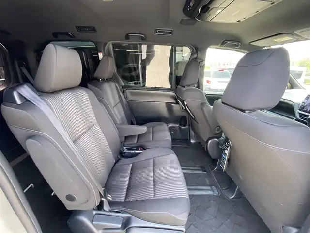 トヨタ ヴォクシー ZS 煌Ⅱ 福岡県 2019(平31)年 8.7万km ホワイトパールクリスタルシャイン ・1オーナー/・クルーズコントロール/・社外SDナビ/USB/Bluetooth/CD/DVD/・バックカメラ/・社外前後ドライブレコーダー/・フルセグ/・社外ETC/・純正16AW/・プッシュスタート/・アイドリングストップ/・スマートキー/・ウォークスルー/・オートライト/・LEDライト/・取扱説明書/・記録簿