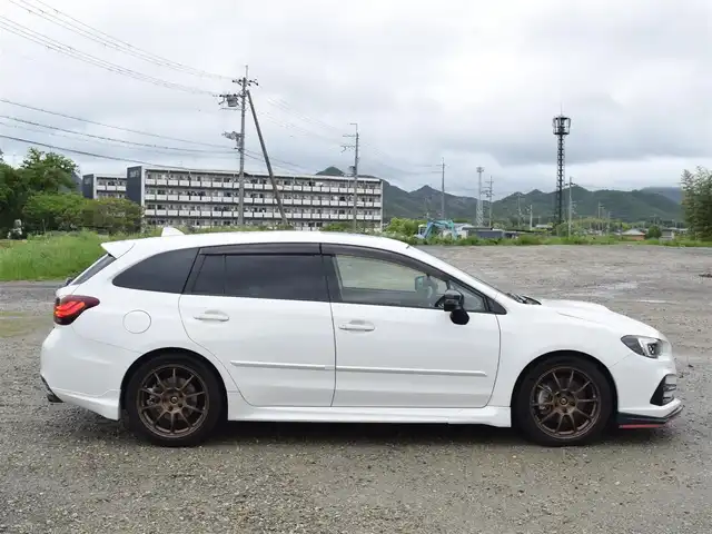 スバル レヴォーグ 2．0STIスポーツアイサイト 兵庫県 2017(平29)年 4.2万km パール STIエアロ/サンルーフ/純正8インチナビ/Bluetooth接続可/バックカメラ/フルセグTV/STIスポーツマフラー/RAYS18インチアルミホイール/レーダークルーズコントロール/アイサイト/ステアリングリモコン/STIローダウン