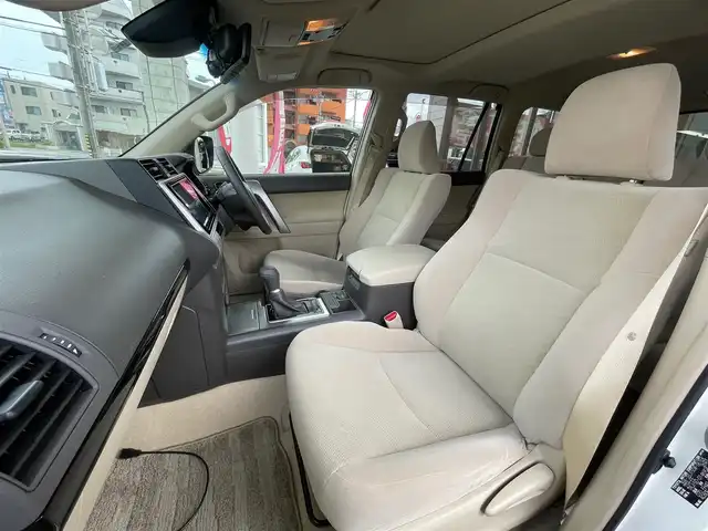 トヨタ ランドクルーザー プラド TX 愛知県 2022(令4)年 2.5万km ホワイトパールクリスタルシャイン /当店買取/禁煙/7人乗り/サンルーフ//純正SDナビNSZT-Y68T//フルセグTV/CD/SD/DVD/USB/Bluetooth//バックカメラ//LEDヘッド/AHB/Aライト//PCS/LDA/RSA/Pソナー//レーダークルーズコントロール//革巻きステアリング///ETC//保証書/取説/ナビ取説//スペアキー