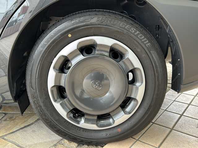 トヨタ シエンタ ハイブリッド Z 静岡県 2024(令6)年 0.6万km ダークグレー 10.5インチディスプレイオーディオ/・ナビゲーション機能/・FM/AM/・Miracast/・Bluetooth/・USB/主要装備/・プリクラッシュセーフティ/・全方位カメラ/・両側パワスラ/・ＬＥＤヘッドライト/・運転席＋助手席シートヒーター/・ステアリングヒーター/・ＡＣ１００Ｖ１５００Ｗ電源/・天井サーキュレーター/・ブラインドスポットモニター/・アダプティブハイビーム/・ＥＴＣ/・サイドカーテンエアバッグ