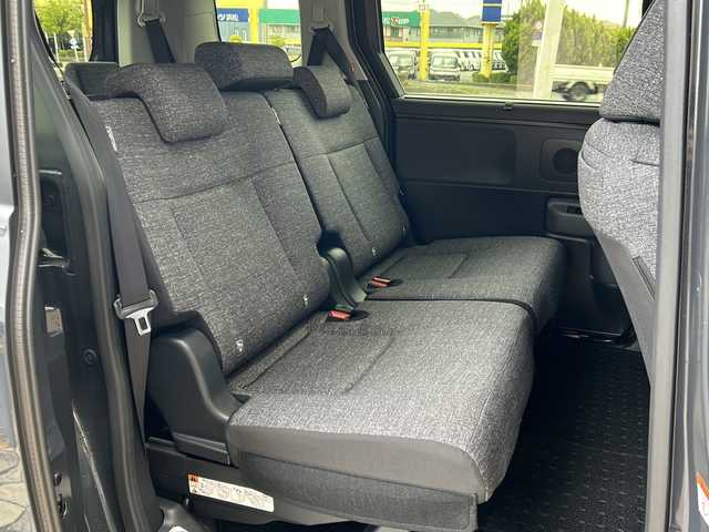 トヨタ シエンタ ハイブリッド Z 静岡県 2024(令6)年 0.6万km ダークグレー 10.5インチディスプレイオーディオ/・ナビゲーション機能/・FM/AM/・Miracast/・Bluetooth/・USB/主要装備/・プリクラッシュセーフティ/・全方位カメラ/・両側パワスラ/・ＬＥＤヘッドライト/・運転席＋助手席シートヒーター/・ステアリングヒーター/・ＡＣ１００Ｖ１５００Ｗ電源/・天井サーキュレーター/・ブラインドスポットモニター/・アダプティブハイビーム/・ＥＴＣ/・サイドカーテンエアバッグ