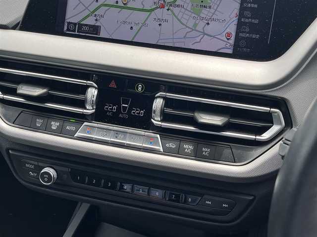 ＢＭＷ １１８ｄ プレイ エディションジョイ+ 三重県 2020(令2)年 8.4万km サファイアブラックP ワンオーナー/10.25インチディスプレイ/HDDナビ/バックカメラ/ドライビングアシスト/パーキングアシスト/LEDヘッドランプ/運転席パワーシート/ミラー内蔵ETC