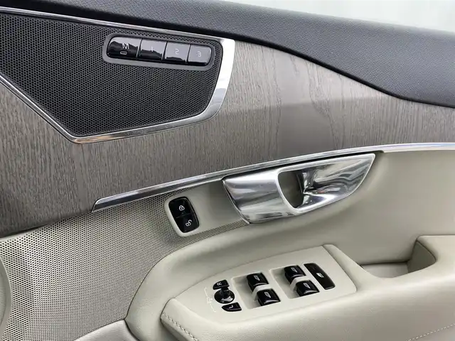ボルボ ＸＣ９０ プラスB5 AWD 宮城県 2022(令4)年 3.7万km クリスタルホワイトP ワンオーナー//禁煙車//4WD//CitySafety//レーンキーピングエイド//ロードサインインフォメーション//パイロットアシスト//ステアリングアシスト付BLIS//全車速追従機能付ACC//クロストラフィックアラート//360°ビューカメラ//フルアクティブハイビーム//パークアシストパイロット//パワーシート(D/N)//フロントシートヒーター//2列目シートヒーター//タッチスクリーン式センターディスプレイ//ワイヤレススマートフォンチャージ//アンビエントライト//パワーテールゲート//ステアリングホイールヒーター//メーカーOP ダークティンテッドガラス//インテリアコード UAOO/BLONDE//ETC//保証書