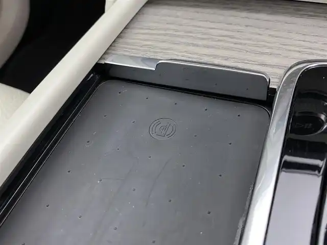 ボルボ ＸＣ９０ プラスB5 AWD 宮城県 2022(令4)年 3.7万km クリスタルホワイトP ワンオーナー//禁煙車//4WD//CitySafety//レーンキーピングエイド//ロードサインインフォメーション//パイロットアシスト//ステアリングアシスト付BLIS//全車速追従機能付ACC//クロストラフィックアラート//360°ビューカメラ//フルアクティブハイビーム//パークアシストパイロット//パワーシート(D/N)//フロントシートヒーター//2列目シートヒーター//タッチスクリーン式センターディスプレイ//ワイヤレススマートフォンチャージ//アンビエントライト//パワーテールゲート//ステアリングホイールヒーター//メーカーOP ダークティンテッドガラス//インテリアコード UAOO/BLONDE//ETC//保証書