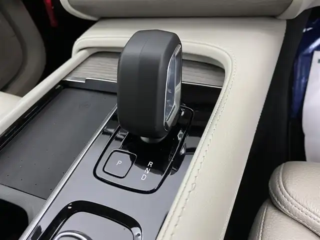 ボルボ ＸＣ９０ プラスB5 AWD 宮城県 2022(令4)年 3.7万km クリスタルホワイトP ワンオーナー//禁煙車//4WD//CitySafety//レーンキーピングエイド//ロードサインインフォメーション//パイロットアシスト//ステアリングアシスト付BLIS//全車速追従機能付ACC//クロストラフィックアラート//360°ビューカメラ//フルアクティブハイビーム//パークアシストパイロット//パワーシート(D/N)//フロントシートヒーター//2列目シートヒーター//タッチスクリーン式センターディスプレイ//ワイヤレススマートフォンチャージ//アンビエントライト//パワーテールゲート//ステアリングホイールヒーター//メーカーOP ダークティンテッドガラス//インテリアコード UAOO/BLONDE//ETC//保証書