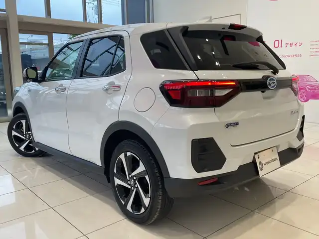 ダイハツ ロッキー プレミアム G HEV 埼玉県 2021(令3)年 1.3万km シャイニングホワイトパール スマートアシスト　/レーダークルーズコントロール　/LEDオートライト　/ハーフレザーシート　/シートヒーター　/純正17インチアルミホイール　/電子パーキング