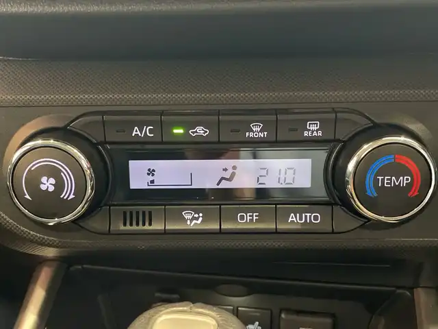 ダイハツ ロッキー プレミアム G HEV 埼玉県 2021(令3)年 1.3万km シャイニングホワイトパール スマートアシスト　/レーダークルーズコントロール　/LEDオートライト　/ハーフレザーシート　/シートヒーター　/純正17インチアルミホイール　/電子パーキング