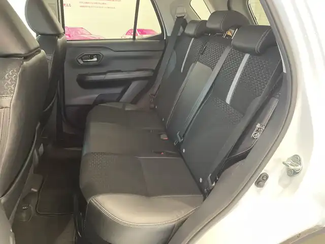 ダイハツ ロッキー プレミアム G HEV 埼玉県 2021(令3)年 1.3万km シャイニングホワイトパール スマートアシスト　/レーダークルーズコントロール　/LEDオートライト　/ハーフレザーシート　/シートヒーター　/純正17インチアルミホイール　/電子パーキング