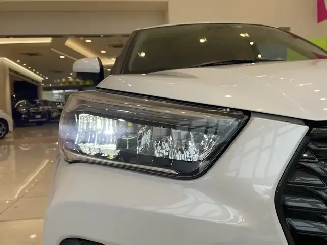ダイハツ ロッキー プレミアム G HEV 埼玉県 2021(令3)年 1.3万km シャイニングホワイトパール スマートアシスト　/レーダークルーズコントロール　/LEDオートライト　/ハーフレザーシート　/シートヒーター　/純正17インチアルミホイール　/電子パーキング