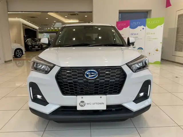 ダイハツ ロッキー プレミアム G HEV 埼玉県 2021(令3)年 1.3万km シャイニングホワイトパール スマートアシスト　/レーダークルーズコントロール　/LEDオートライト　/ハーフレザーシート　/シートヒーター　/純正17インチアルミホイール　/電子パーキング