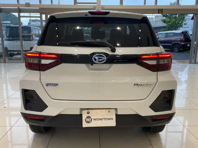 ダイハツ ロッキー プレミアム G HEV 埼玉県 2021(令3)年 1.3万km シャイニングホワイトパール スマートアシスト　/レーダークルーズコントロール　/LEDオートライト　/ハーフレザーシート　/シートヒーター　/純正17インチアルミホイール　/電子パーキング