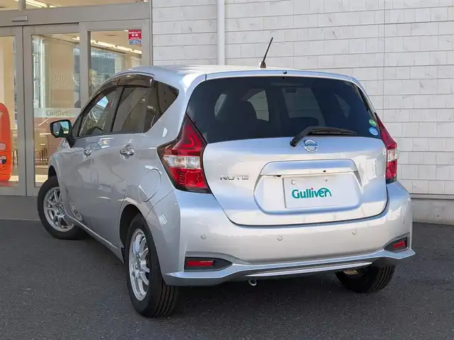 日産 ノート X 埼玉県 2019(令1)年 1.8万km ブリリアントシルバー 純正メモリナビ/フルセグテレビ/Bluetoothオーディオ/ドライブレコーダー/バックカメラ/アラウンドビューモニター/純正ドアバイザー/純正フロアマット/後席USB充電ポート×1/スマートキー×2