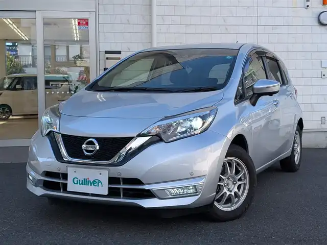 日産 ノート X 埼玉県 2019(令1)年 1.8万km ブリリアントシルバー 純正メモリナビ/フルセグテレビ/Bluetoothオーディオ/ドライブレコーダー/バックカメラ/アラウンドビューモニター/純正ドアバイザー/純正フロアマット/後席USB充電ポート×1/スマートキー×2