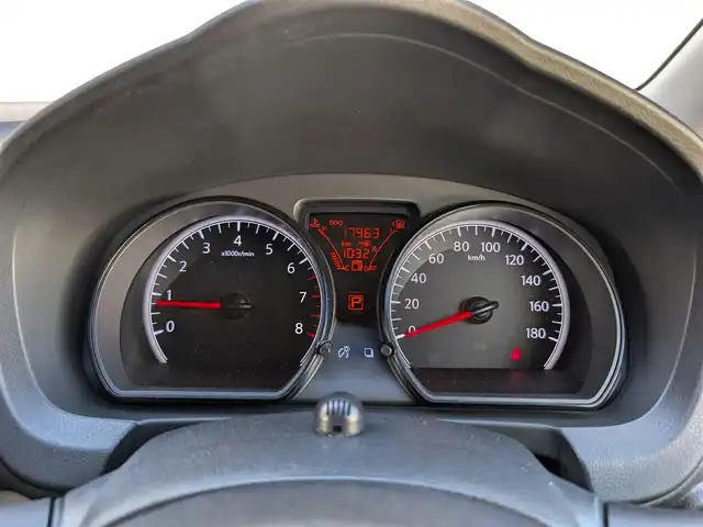 日産 ノート X 埼玉県 2019(令1)年 1.8万km ブリリアントシルバー 純正メモリナビ/フルセグテレビ/Bluetoothオーディオ/ドライブレコーダー/バックカメラ/アラウンドビューモニター/純正ドアバイザー/純正フロアマット/後席USB充電ポート×1/スマートキー×2