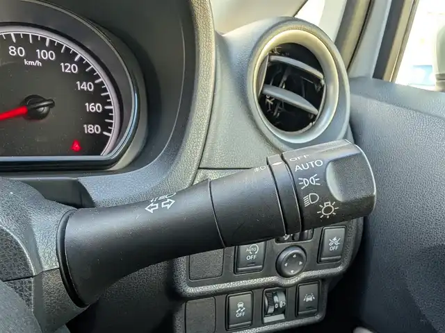 日産 ノート X 埼玉県 2019(令1)年 1.8万km ブリリアントシルバー 純正メモリナビ/フルセグテレビ/Bluetoothオーディオ/ドライブレコーダー/バックカメラ/アラウンドビューモニター/純正ドアバイザー/純正フロアマット/後席USB充電ポート×1/スマートキー×2