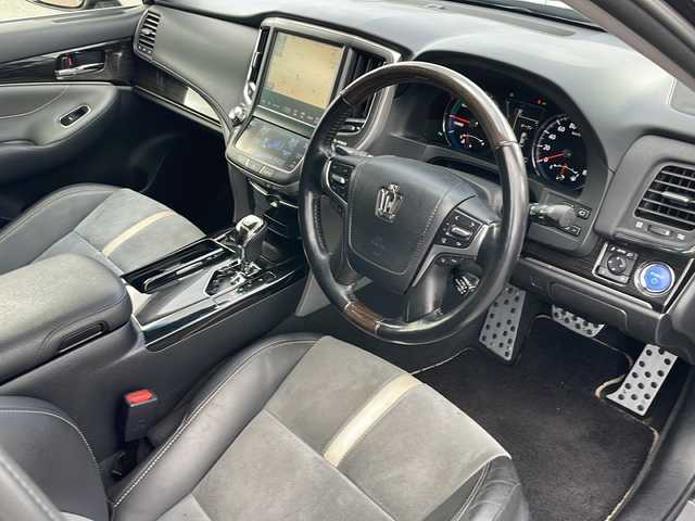 トヨタ クラウン ハイブリッド アスリートS Four J フロンティア 青森県 2016(平28)年 10万km プレシャスブラックパール 4WD/寒冷地仕様/純正SDナビ・フルセグTV/CD・DVD・Bluetooth・SD・USB・AUX/OPパノラミックビューモニター/ハーフレザーシート/前席パワーシート・シートヒーター/ステアリングヒーター/プリクラッシュセーフティ/レーンディパーチャーアラート/レーダークルーズコントロール/オートマチックハイビーム/OPクリアランスソナー/前後ドライブレコーダー/スマートキー一体式エンジンスターター/ワイパーデアイサー/ビルトインETC/LEDヘッドライト/LEDフォグランプ/社外車高調（RSR）/社外エアロ（M’z SPEED）/社外マフラー（M’z SPEED）/社外20インチアルミ（weds LEONIS）/スペアキー/保証書・取説書